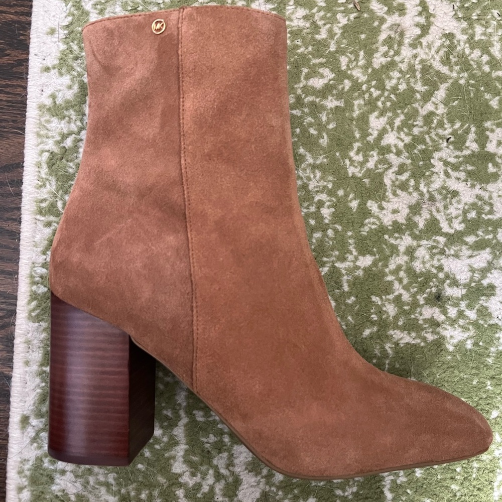 NEW Michael Kors Suede Booties Size 10